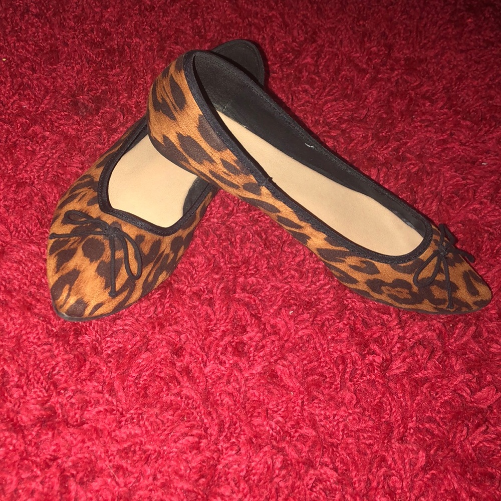 Excellent condition leopard flats - Picture 2 of 6